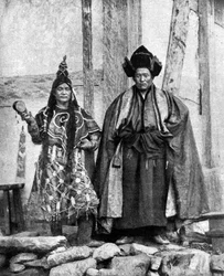 Prêtres lamistes du Sikkim portant des robes, monastère de Talung, Inde, 1922