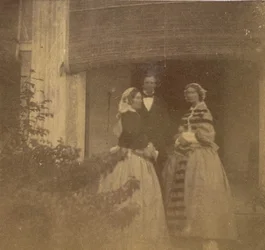 [Comtesse Canning avec des invités, Government House, Allahabad], 1858