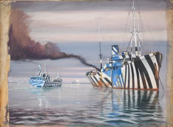 S.S. Lepanto et un autre navire à vapeur, tous deux peints en camouflage, ancrés dans des eaux calmes