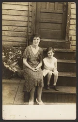 [Femme et enfant]
