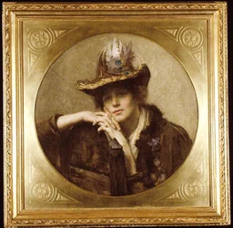Femme au chapeau à plume de paon