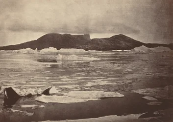 Les Régions Arctiques : N° 92.* Le Pouce du Diable partiellement enveloppé dans un brouillard..., 1869