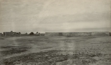 Fort, probablement Fort Mosselstein de la VOC à Band-e Charak près de Bandar-e Lengeh en Iran
