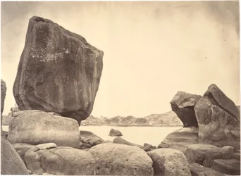 Rochers aux formes singulières sur l