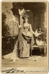 Alva Vanderbilt, en costume pour son bal de 1883