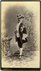 Peter Marie, Bal costumé