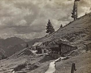 Album "Meine weltkriegs - Erinnerungen Front Sud-Ouest (Carinthie, Italie, Tyrol du Sud) 31/03/1915-12/11/1918 - Josef Zohles Wien": casernes militaires dans les Alpes