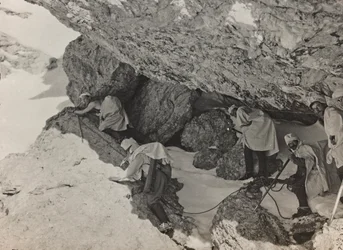 Album "Meine weltkriegs - Erinnerungen Front Sud-Ouest (Carinthie, Italie, Tyrol du Sud) 31/03/1915-12/11/1918 - Josef Zohles Wien": bunker militaire en montagne