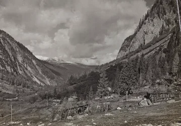 Album "Meine weltkriegs - Erinnerungen Front Sud-Ouest (Carinthie, Italie, Tyrol du Sud) 31/03/1915-12/11/1918 - Josef Zohles Wien": soldats dans la vallée de L