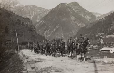 Album "Meine weltkriegs - Erinnerungen South-West Front (Carinthie, Italie, Tyrol du Sud) 31/03/1915-12/11/1918 - Josef Zohles Wien": soldats de la cavalerie