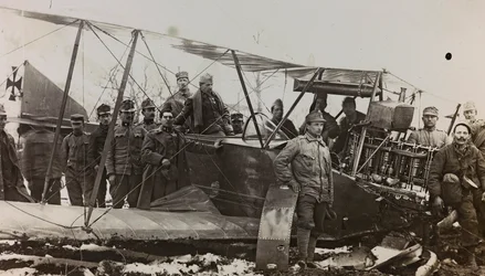 Album "Meine weltkriegs - Erinnerungen South-West Front (Carinthie, Italie, Tyrol du Sud) 31/03/1915-12/11/1918 - Josef Zohles Wien" : soldats autrichiens avec un mitrailleur