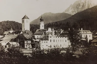 Album "Meine weltkriegs - Erinnerungen South-West Front (Carinthie, Italie, Tyrol du Sud) 31/03/1915-12/11/1918 - Josef Zohles Wien" : vue de Dobbiaco après le bombardement