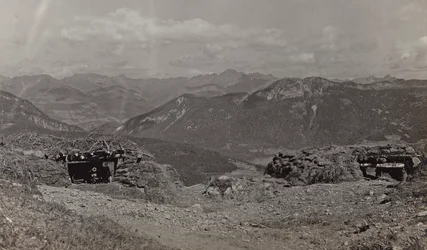 Abris pour canons dans les Alpes