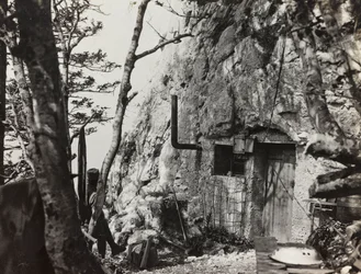 Album "Meine weltkriegs - Erinnerungen South-West Front (Carinthie, Italie, Tyrol du Sud) 31/03/1915-12/11/1918 - Josef Zohles Wien": refuge de guerre