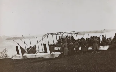 Album "Meine weltkriegs - Erinnerungen South-West Front (Carinthie, Italie, Tyrol du Sud) 31/03/1915-12/11/1918 - Josef Zohles Wien": soldats autrichiens et avion