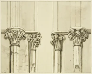 Quatre chapiteaux près de la porte de la sacristie de Saint-Marc