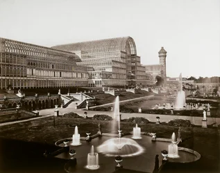 Le Crystal Palace à Londres : les jardins et les fontaines, c.1870