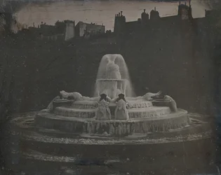 Fontaine, Place du Château d