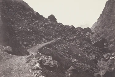 Saint-Sauveur. Sentier du chaos conduisant à Gavarnie Saint-Sauveur. Le chemin vers le chaos, 1853