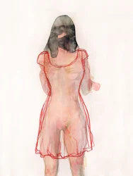 Femme en robe rouge transparente