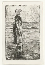 Femme debout sur la plage