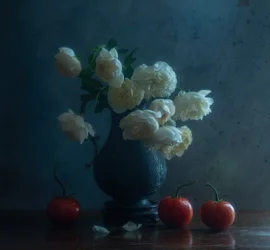 Roses et tomates élégantes