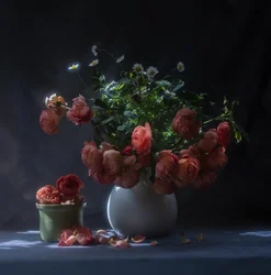 Nature morte aux roses mélancoliques