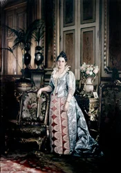Portrait de Mme Carnot portant une robe Worth