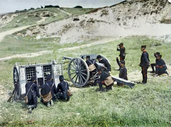 Soldats français avec un mortier, pendant la bataille de la Marne à l