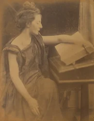[Femme en robes lisant un livre], 1870