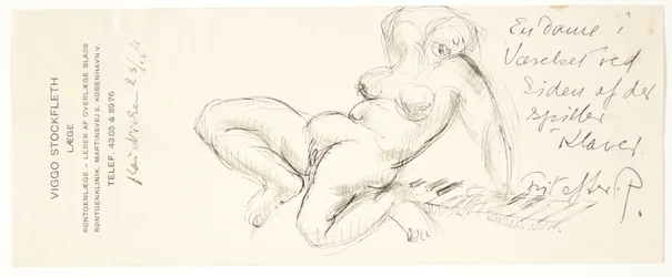 Jeune fille nue assise, appuyée sur les touches d