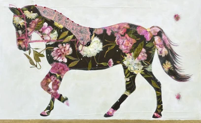 Cheval aux motifs floraux fantaisistes