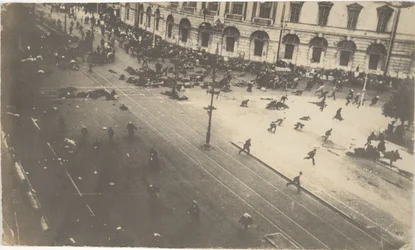 Troupes gouvernementales tirant sur des manifestants, 4 juillet 1917, 1917