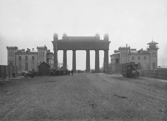 La porte triomphale de Moscou à Saint-Pétersbourg, années 1890