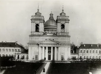 La cathédrale de la Trinité du monastère Saint-Alexandre-Nevski à Saint-Pétersbourg, années 1910