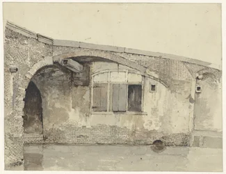 Vieux pont avec maison ou fenêtres de cave sous le quai