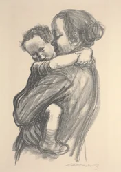Garçon avec les bras autour du cou de sa mère