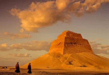 Ancien Empire égyptien; Pyramide du roi Snéfrou; vers 2575 av. J.-C.; Maidum; Égypte, pyramide à degrés