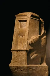 Statue sans tête de Sebty en quartzite, Nouvel Empire, 2002 (photo)