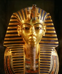Masque funéraire en or de Toutankhamon, Nouvel Empire, 2002 (photo)