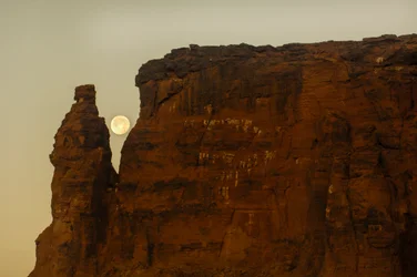 Coucher de lune et lever de soleil, Temple de Taharka, Porte du Bélier, Gebel Barkal, 2007