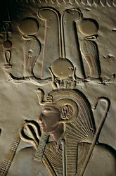 Relief du temple de Seti I à Abydos, Égypte, Abydos; sculpture; figure; Seti; dieu; couronne...