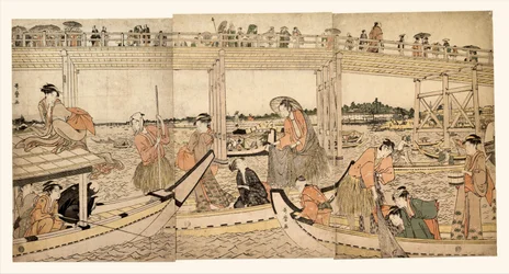 Bateaux de pêche avec des filets sous le pont Ryōgoku