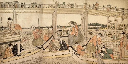 Bateaux de pêche avec filets sous le pont de Ryogoku