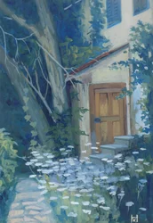 Coin de jardin avec des fleurs de ciguë