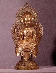 Art coréen : statuette de Bouddha en or. Période Silla, VIIIe-Xe siècle. Musée national de Corée