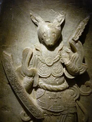 Ornement funéraire, lapin du zodiaque en agalmatolite, VIIIe siècle, de la période des Royaumes du Nord et du Sud, Corée. Photographie, Musée national de Corée, Séoul, République de Corée