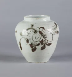 Pot avec motif floral, dynastie Yi, 1392-1910