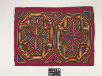 Panneau de chemise (Mola)