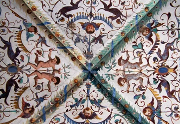 Fresques avec des anges et des motifs floraux, par Antonio Longo, Église de l